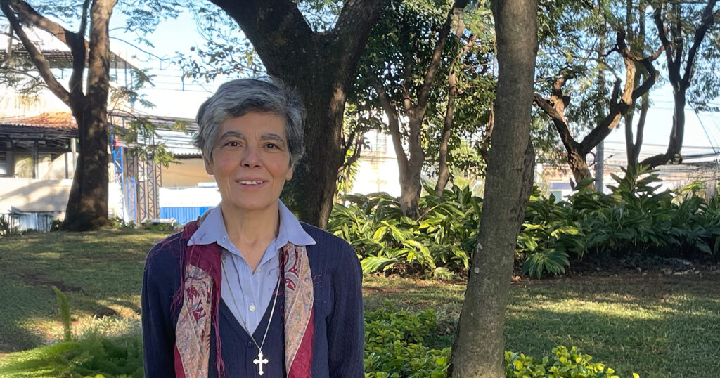 Podes parar, dar tempo a ouvir-me? Escutar as palavras, o que penso e o que sinto, os dinamismos que me vão na alma? Teresa Nogueira